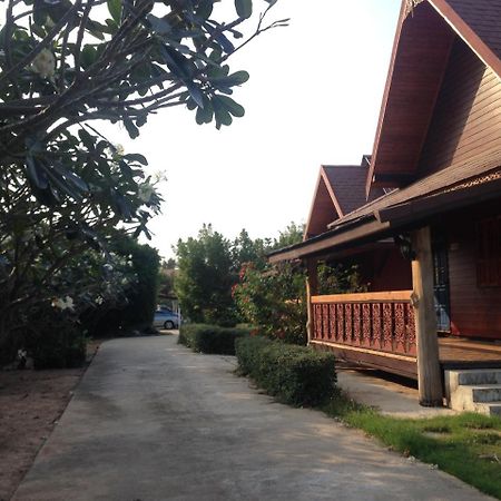 Baan Tawan Shine Surin Hotel Eksteriør billede