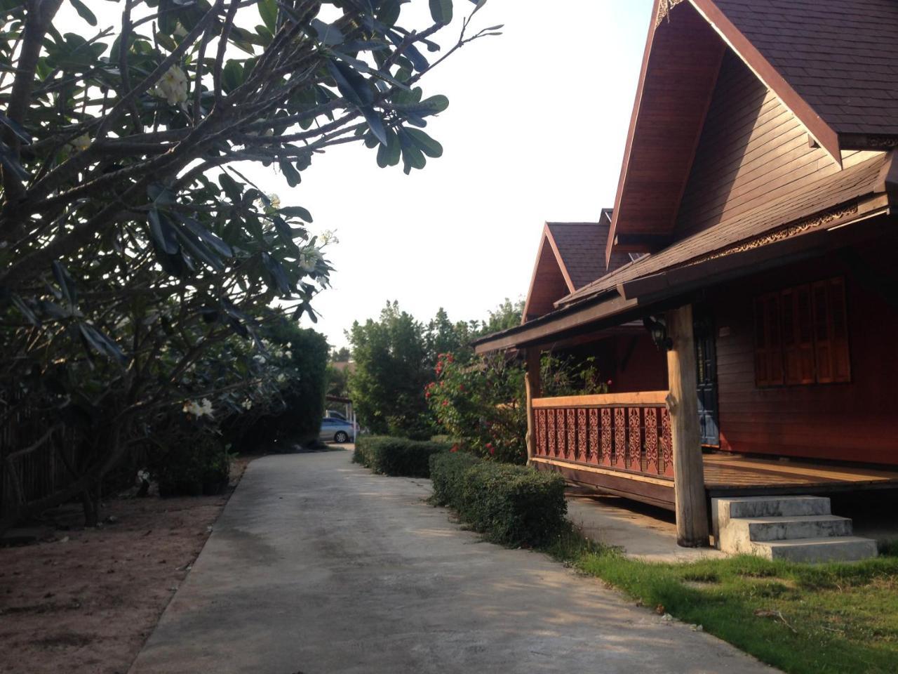 Baan Tawan Shine Surin Hotel Eksteriør billede